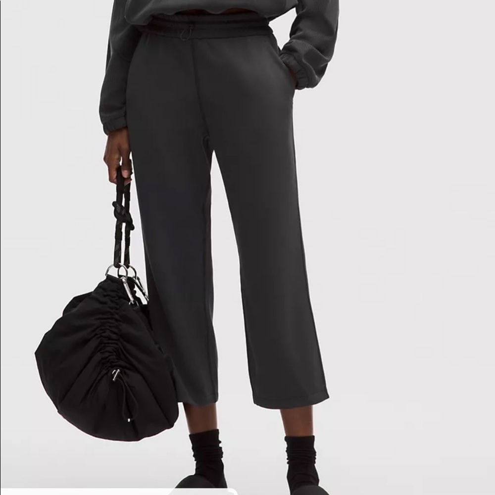 Lululemon softstreme high rise straight cropped pant, size 10, EUC